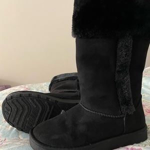 Girls size 5 black boots